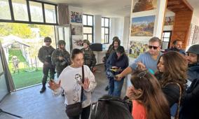 الاحتلال يداهم جولة صحفية في "قرية الشباب" بكفر نعمة ويحتجز صحفيين ويعلن المنطقة عسكرية