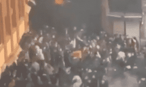 انقطاع الإنترنت بإيران وترامب يلوح بضربة قوية