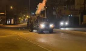 الاحتلال يعتقل مواطنا ويستولي على مركبته في قرية سوسيا