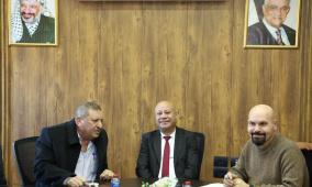 أبو هولي يلتقي اللجنة الشعبية لمخيم عين السلطان ويشيد بأدائها ويؤكد أهمية دور الأونروا