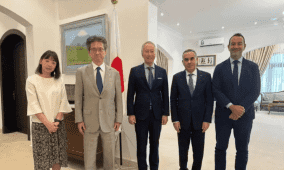 السفير أبو الرب يلتقي المساعد الخاص لوزير الخارجية الياباني