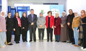 مؤسسة نُعلّم لفلسطين تسلم عدداً من أجهزة الحاسوب المحمولة إلى المعهد الوطني للتدريب التربوي بدعم من بنك فلسطين