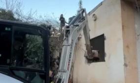 الاحتلال يُجبر مواطنا على هدم منزله في سلوان 