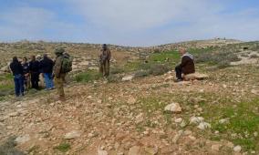 الاحتلال يعتقل صحفيين ومتضامنين أجنبيين في مسافر يطا جنوب الخليل