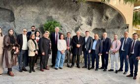 جامعة القدس تعقد اجتماعًا استراتيجيًا مع جمعية شعوب العالم الروسية وجامعة المأمون العراقية في عمّان