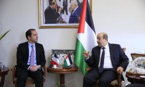 أبو زيد يستقبل القنصل الفرنسي لدى فلسطين ويبحث معه سبل تعزيز التعاون