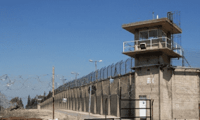 هيئة الأسرى ونادي الأسير: توجه الاحتلال لتشديد ظروف المعتقلين الإداريين "تكريسٌ قانوني لجرائم قائمة"