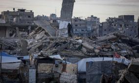 غارات وعمليات نسف وإطلاق نار بقطاع غزة في ثالث أيام رمضان