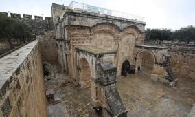 خاص| الاحتلال يكسر قفل “دار الحديث”.. مخاوف من عسكرتها والإشراف الأمني على باب الرحمة