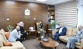 رئيسة المركز العربي الدولي للأبحاث والدراسات الاستراتيجية د. ولاء بطاط تبحث مع د. إيناس العطاري وزيرة العمل سبل الشراكة في منتدى فلسطين السنوي للاقتصاد