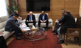 حجاوي يبحث مع بلدية المزرعة الشرقية إجراءات حماية أراضي العاصور من انتهاكات الاحتلال