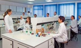 "صيدلة "عمان الأهلية تحجز مقعدها ضمن أفضل 10 مشاريع بمسابقة "انطلق" على مستوى الأردن