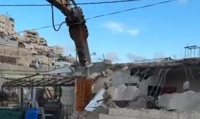 الاحتلال يُجبر مواطنا على هدم منزله في حي البستان ببلدة سلوان