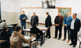 محافظ قلقيلية ومدير عام التربية يتفقدان سير العملية التعليمية