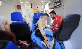 إجلاء 47 مسافرا بينهم مرضى عبر معبر رفح البري