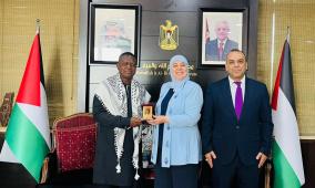 غنام تستقبل وتكرّم أمين عام اتحاد كتاب عموم إفريقيا وتؤكد دور الثقافة في إيصال صوت شعبنا للعالم