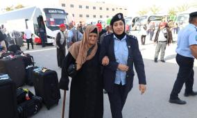الشرطة تُسهل مغادرة أولى قوافل الحجاج عبر معبر الكرامة