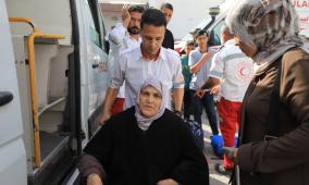 غزة.. إجلاء 79 مريضا ومرافقا للعلاج بالخارج عبر معبر رفح