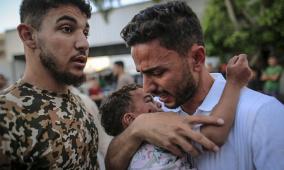 غزة: إصابة طفل بنيران مسيّرة إسرائيلية وقصف بحري على المدينة