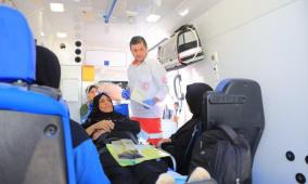 بالصور: عملية إجلاء جديدة لـ33 مريضا من غزة عبر معبر رفح