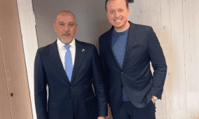 السفير عرفة يبحث مع عضو برلماني ألماني آخر التطورات في فلسطين