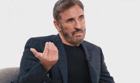 كاظم الساهر يخلع عباءة النجومية ويكشف عن وجه "المعاناة" والفقد الذي لا يُرمم
