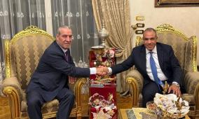 الشيخ يبحث مع وزير الخارجية المصري آخر التطورات والأوضاع