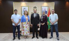 بيالارا تبحث مع محافظ أريحا والأغوار تنظيم مؤتمر حول الاستخدام الآمن للتكنولوجيا