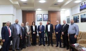 بالتعاون مع غرفة التجارة.. بورصة فلسطين تختتم جولتها الميدانية للشركات الرائدة في الخليل