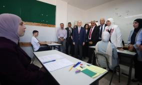 رئيس الوزراء يطلق امتحان الثانوية العامة من قريتي المغير وأبو فلاح