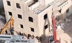 الاحتلال يهدم منزلا وبناية سكنية في كفر عقب شمال القدس