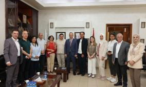 رئيس بلدية الخليل يدعو المانحين إلى تعزيز دعم المشاريع التنموية
