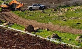 طوباس: الاحتلال يقتلع مئات الأشجار ويدمر خطوط مياه في عاطوف وسهل البقيعة