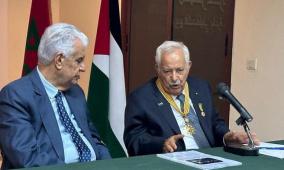 الرئيس يمنح المهندس المغربي أحمد البيّاز "نجمة يبوس" من وسام الرئيس ياسر عرفات