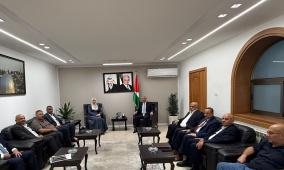 الوزير أيمن قنديل يؤكد أهمية تعزيز التعاون لتطوير الخدمات المقدمة للمواطنين