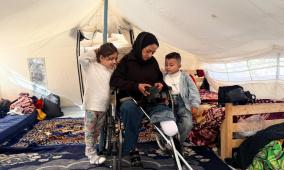 خاص| بعد إصابتها في مجزرة الباقة... كفاح الفاخوري تعود إلى التصوير بساق مبتورة