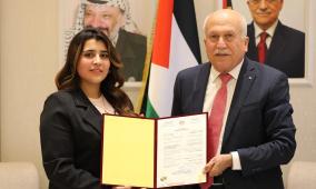 العامور يسلّم شهادة براءة اختراع لمنهجية مبتكرة في إنشاء مناطق التخطيط والتطوير المشترك