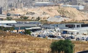  الاحتلال يهدم مغسلة مركبات ومزرعتين للمواشي في رافات شمال غرب القدس