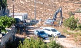 قوات الاحتلال تشرع بهدم منزلين في نحالين وزعترة ببيت لحم