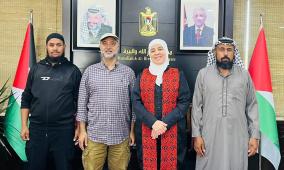 غنام خلال تسليم مساعدات واعلافاً لتجمع أبو فزاع: سنواصل دعم التجمعات البدوية وترسيخ صمودها