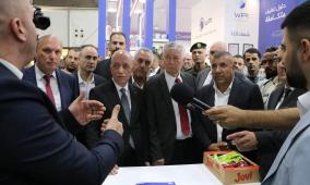 وزير الصناعة يفتتح فعاليات النسخة السابعة من معرض الغذاء في فلسطين 2026