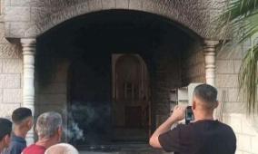 مستوطنون يحرقون مسجدا في قصرة وأجزاءٍ من منزل ببيت فوريك