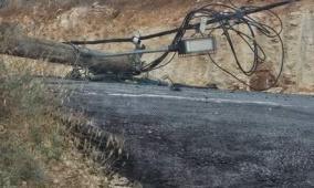 مستوطنون يقطعون أعمدة كهرباء في مادما جنوب نابلس