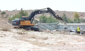 الاحتلال يشرع بهدم مدرسة في شعب البطم بمسافر يطا جنوب الخليل