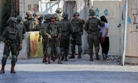 مواجهات وإصابات خلال حملة اقتحامات واعتقالات بالضفة والقدس