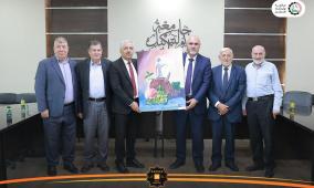  وزير الزراعة يزور جامعة بوليتكنك فلسطين ويتفقد مراكزها البحثية ويبحث تعزيز الشراكة لخدمة القطاع الزراعي.