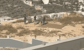 مستوطنون يحاصرون فيلا في جبل رأس العين بقرية قصرة جنوب نابلس