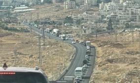 مئات المواطنين عالقون على حاجز جبع شمال القدس