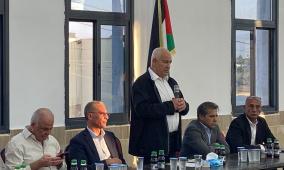 وزير الداخلية يعقد لقاءً في النبي صالح ويؤكد تعزيز السلم الأهلي وسيادة القانون