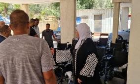 غنام تسلم عشرات الكراسي الكهربائية لمستحقيها .. وتؤكد ان دعم ذوي الهمم أولوية في ظل الظروف الصعبة التي يعيشها شعبنا
